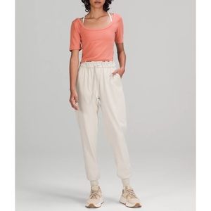 Lululemon Stretch Luxtreme High-Rise Jogger in Natural Ivory size 8